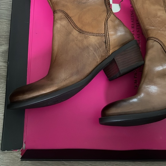 Vince Camuto
Bollo boots
7.5
New - Picture 3 of 6